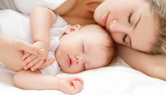 Как приучить малыша спать в своей кровати