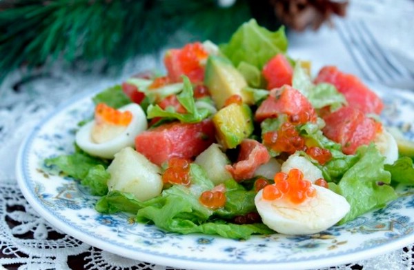 салат с лососем и авокадо