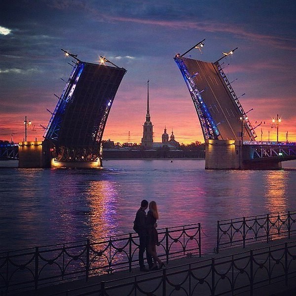 Санкт-Петербург парочка и разводные мосты