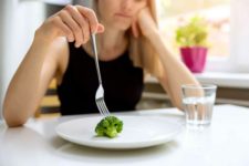 Что вызывает расстройства пищевого поведения?