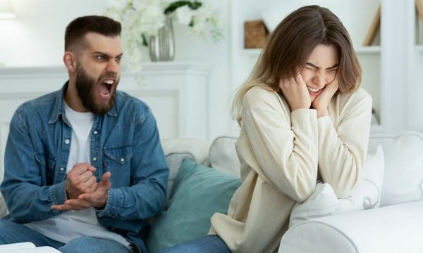 Что делать, если муж кричит и оскорбляет