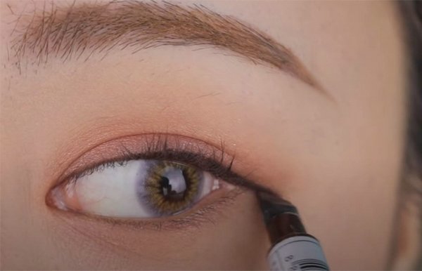 Как сделать корейский макияж глаз